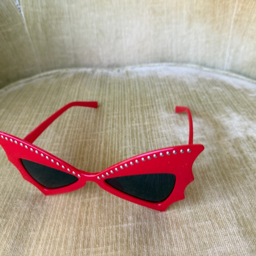 Red Cat-Eye Sunglasses with Rhinestones , new, never worn, batwing sunglasses - Picture 3 of 12